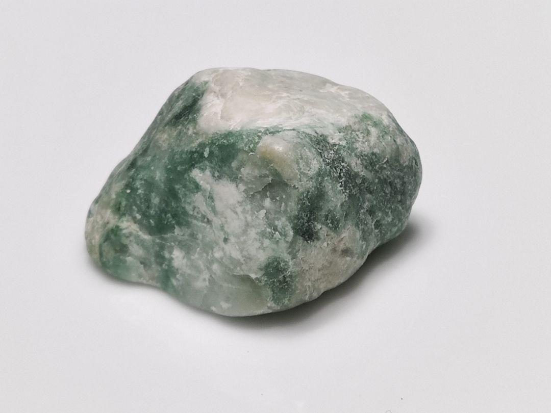 パワーストーン　原石　糸魚川の翡翠（ひすい）55ｇ　No.303