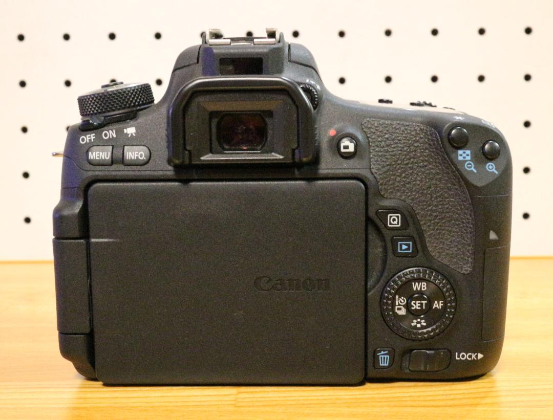 Canon EOS 8000D・EF-S18-135 IS STM レンズキット