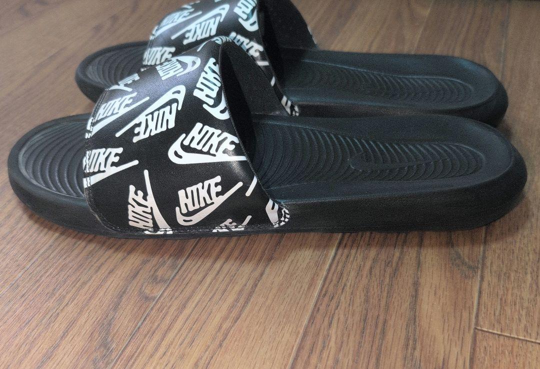 Nike ヴィクトリーワンプリントスライドサンダルCN9678-008