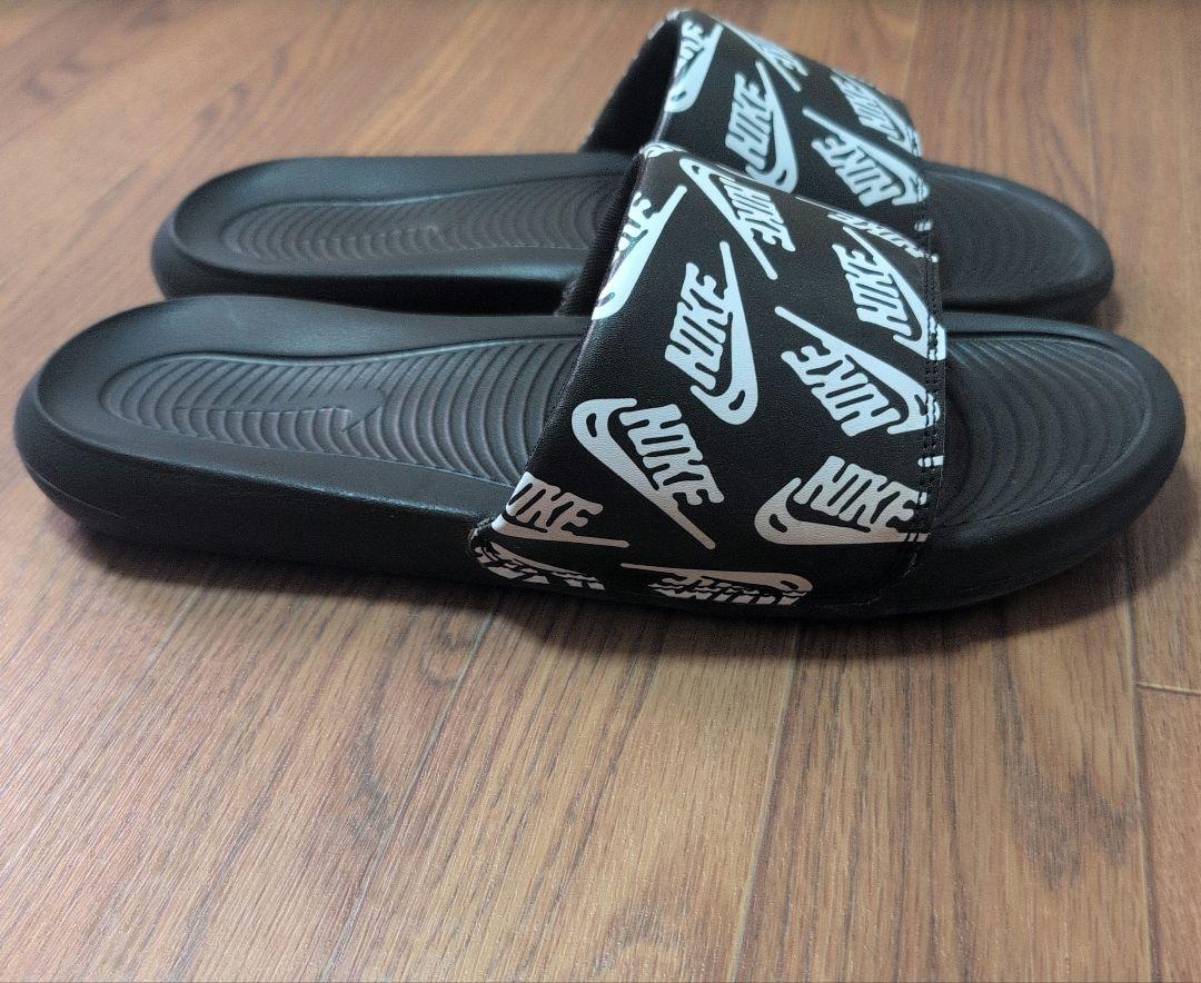 Nike ヴィクトリーワンプリントスライドサンダルCN9678-008