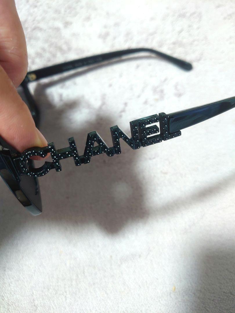 CHANELスクエアサングラスブラックアシンメトリーサイドロゴ 【毎回大好評】