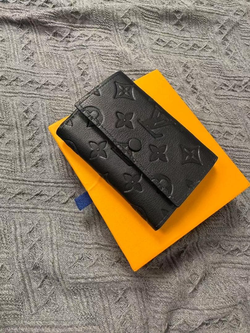 ブラックレザー 三つ折り財布