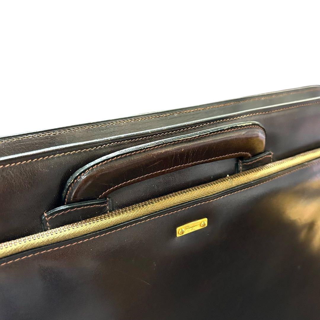 Salvatore Ferragamo　ビジネスバッグ　レザー　金属ロゴ　A4