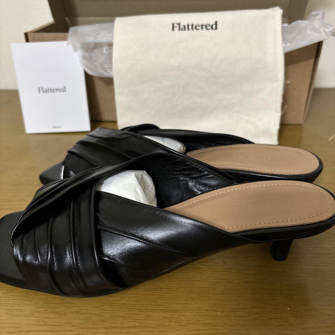 Flattered EMIサンダルブラックサイズ24-24.5cm