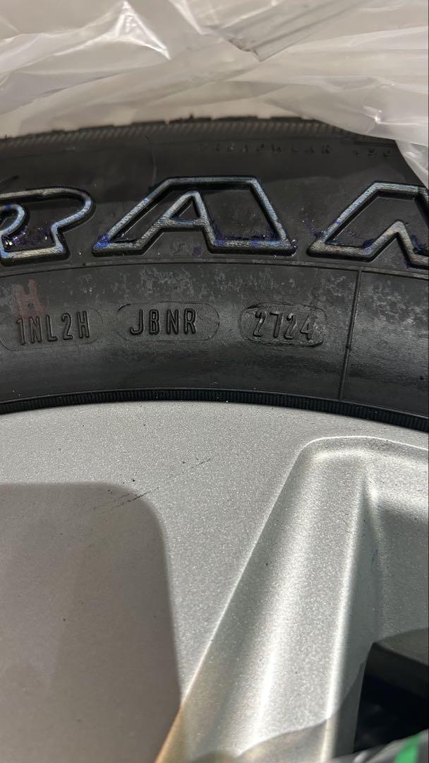 ランドクルーザー　プラド　純正ホイール 17インチ ほぼ新品タイヤ付き