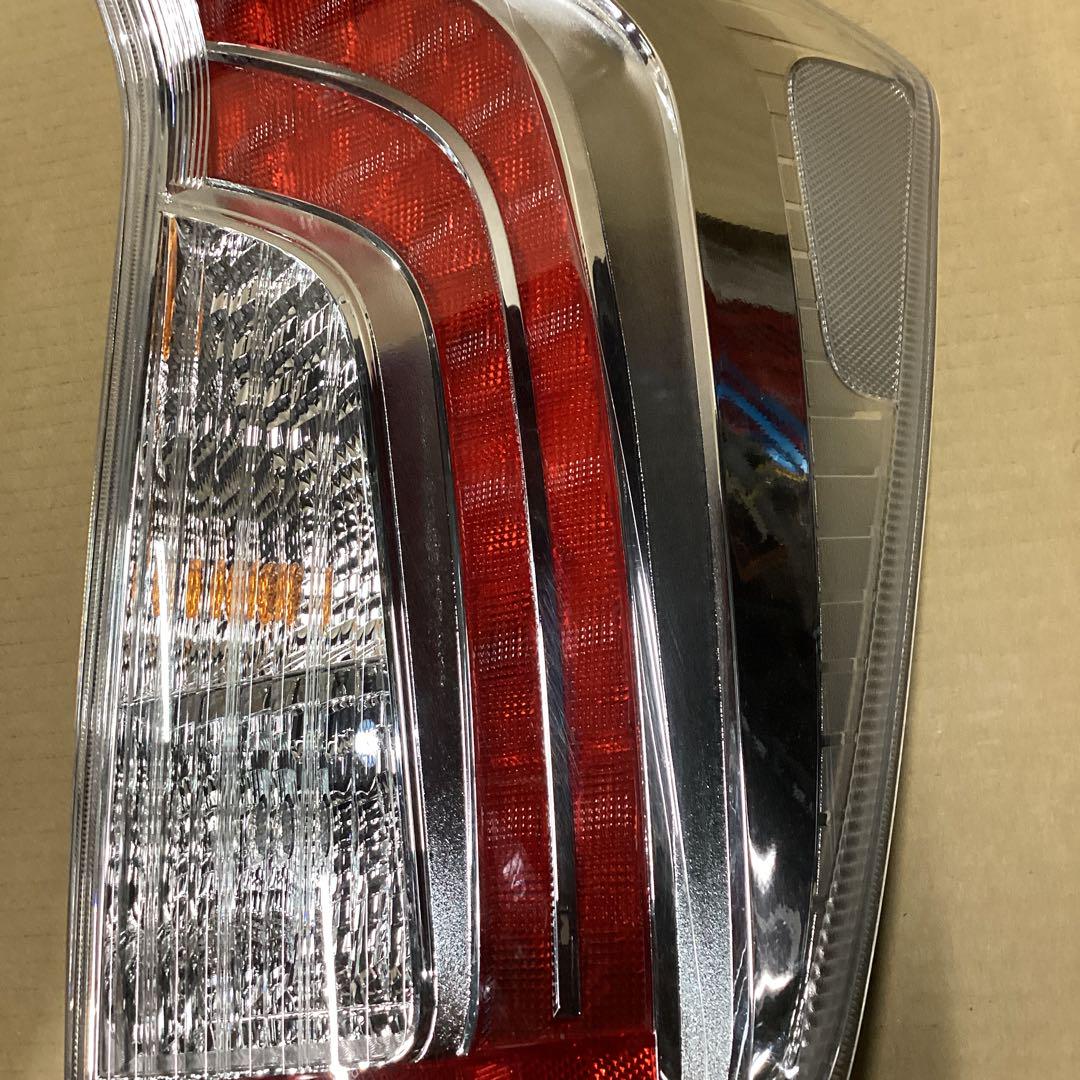 ZVW30 プリウス 後期 純正 左右テールランプ セット 訳あり品②
