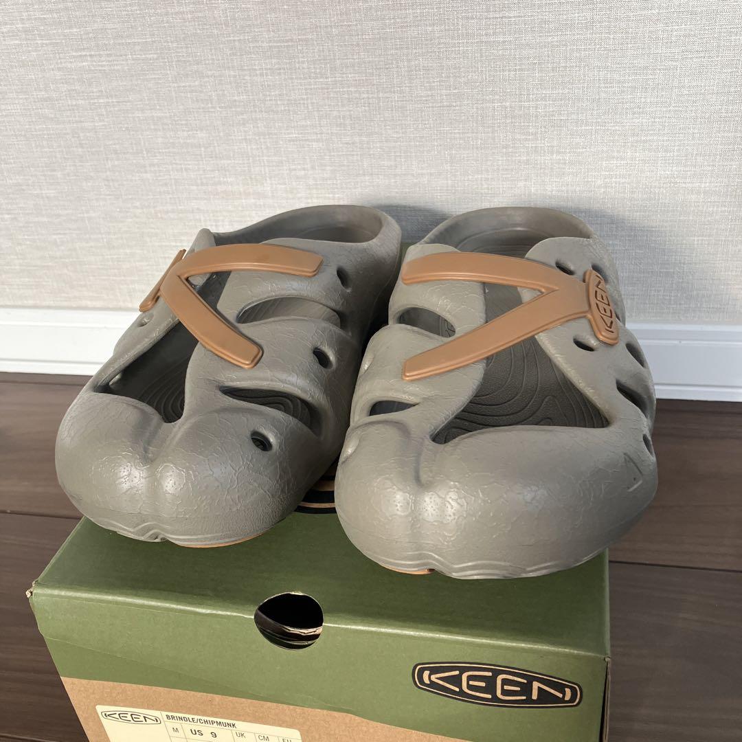 KEEN YOGEEZ サンダル BRINDLE/CHIPMUNK 27cm