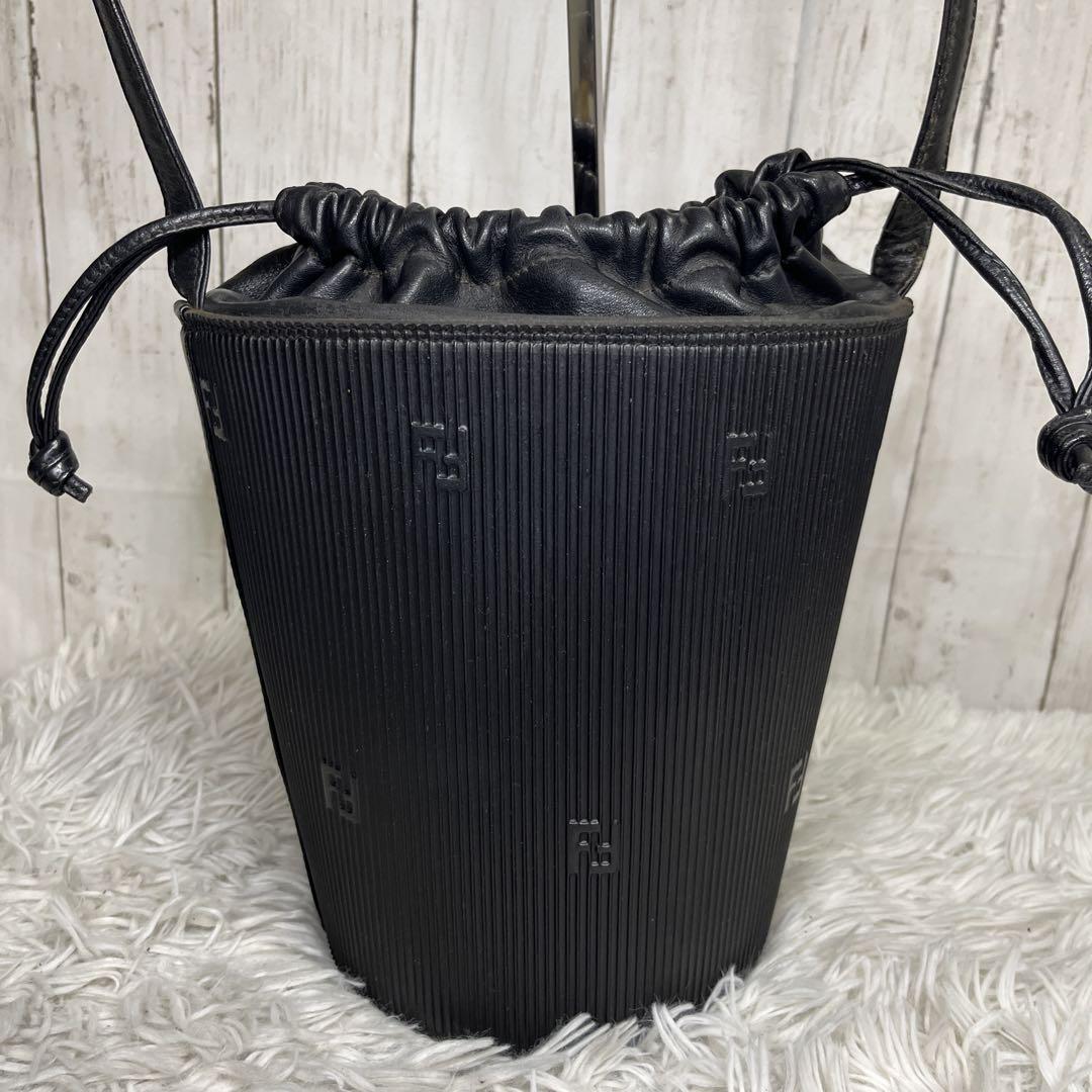 FENDI 巾着　バケツ型　ショルダーバッグ　FF ロゴ　ブラック