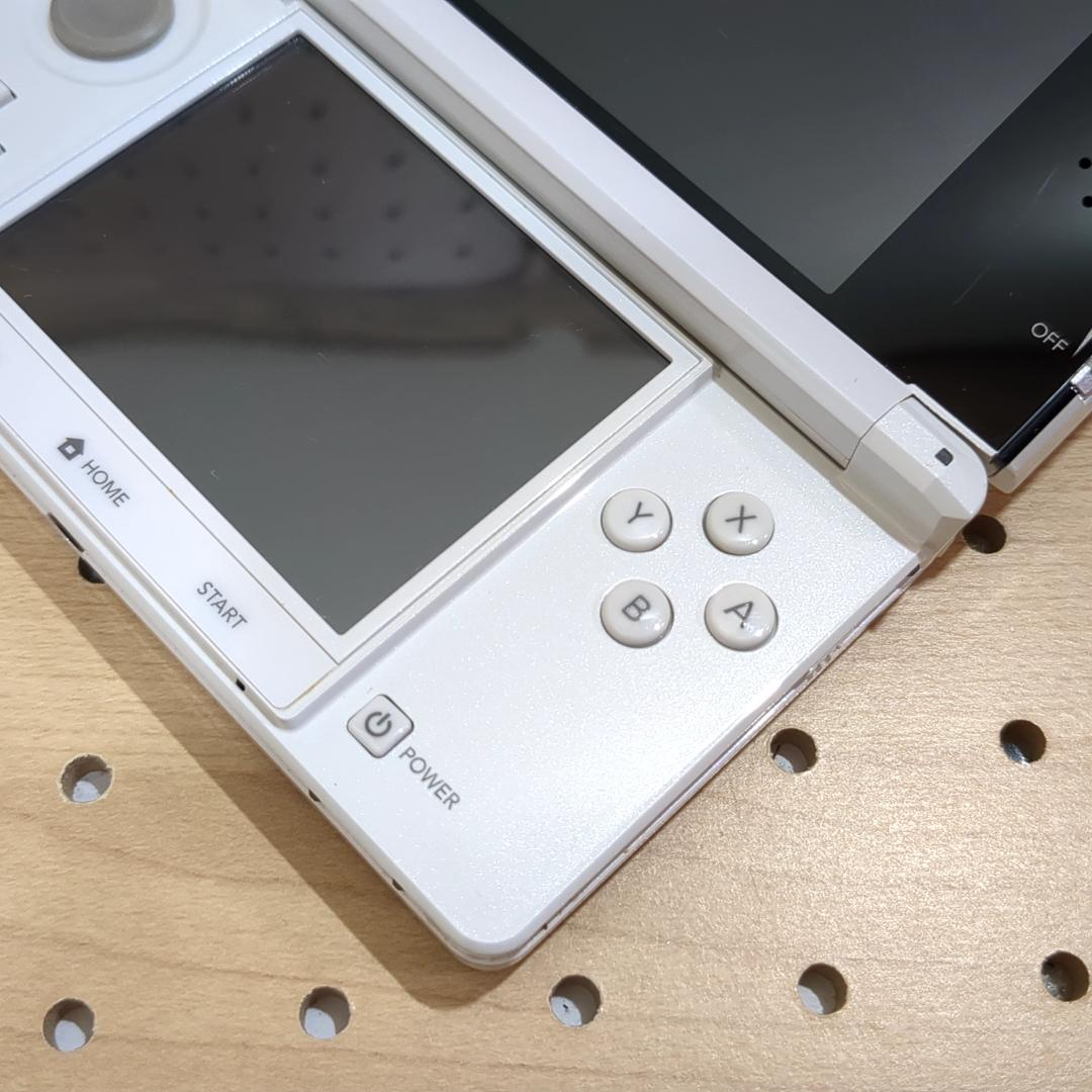 動作品/点検・整備済み ニンテンドー3DS 本体 アイスホワイト（付属品あり）①