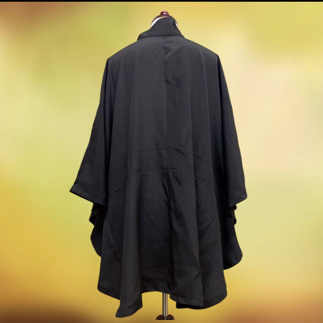 孔雀紋様 留袖 ラウンドカットドルマンシャツ 男女兼用 着物リメイク 黒 孔雀紋様 留袖 ラウンドカットドルマンシャツ 男女兼用 着物リメイク 黒