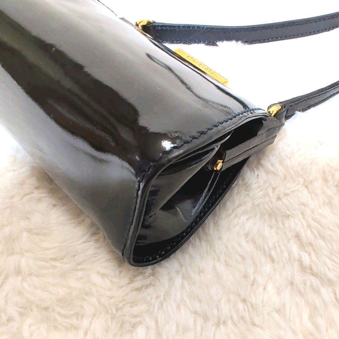 希少品 グッチ がま口ショルダー エナメル ミニショルダー 深緑　61964