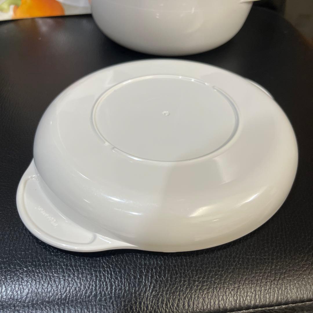 Unused Tupperware Wave 2000 Round Container (Large)