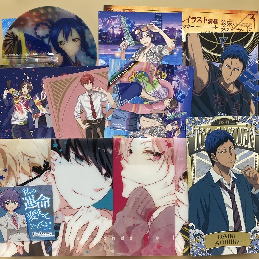 250 アニメグッズ　まとめ売り　大量　缶バッジ　キーホルダー　紙類　カード　等 アニメグッズ まとめ売り 大量 缶バッジ キーホルダー 小物 紙類 等