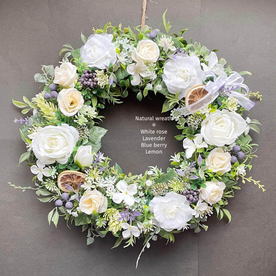 ホワイトローズのナチュラルリース。:ஐ*。フラワーリース春リース