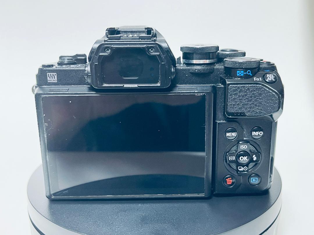 OLYMPUS OM-D E-M10 Mark III ブラック オリンパス