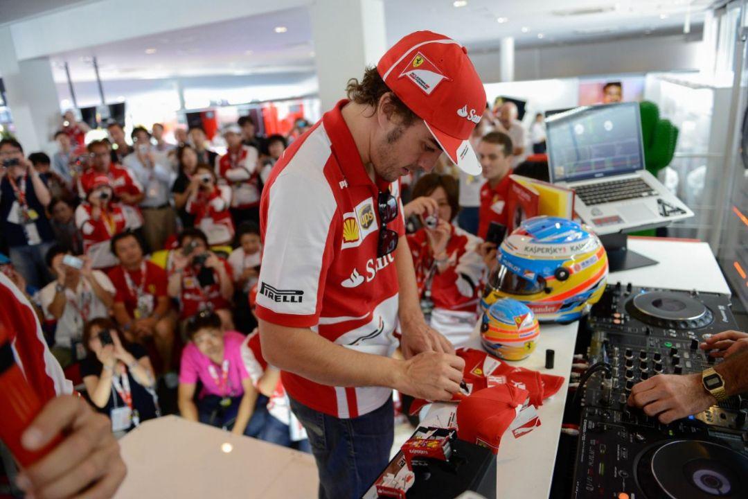 直筆サイン】フェラーリ F10 アロンソ バーレーンエディション