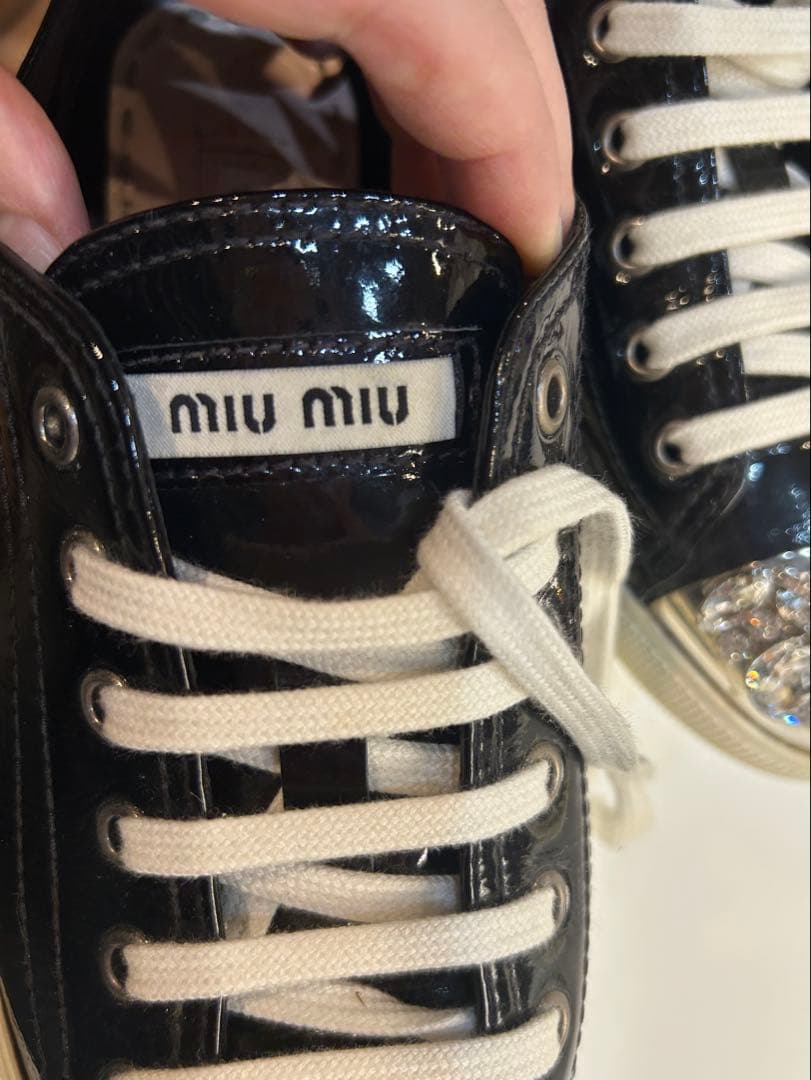 miu miu スニーカー ビジュー付き ブラック 24.5cm箱 替え紐付き miu miu スニーカー ビジュー付き ブラック 24.5cm箱 替え紐付き