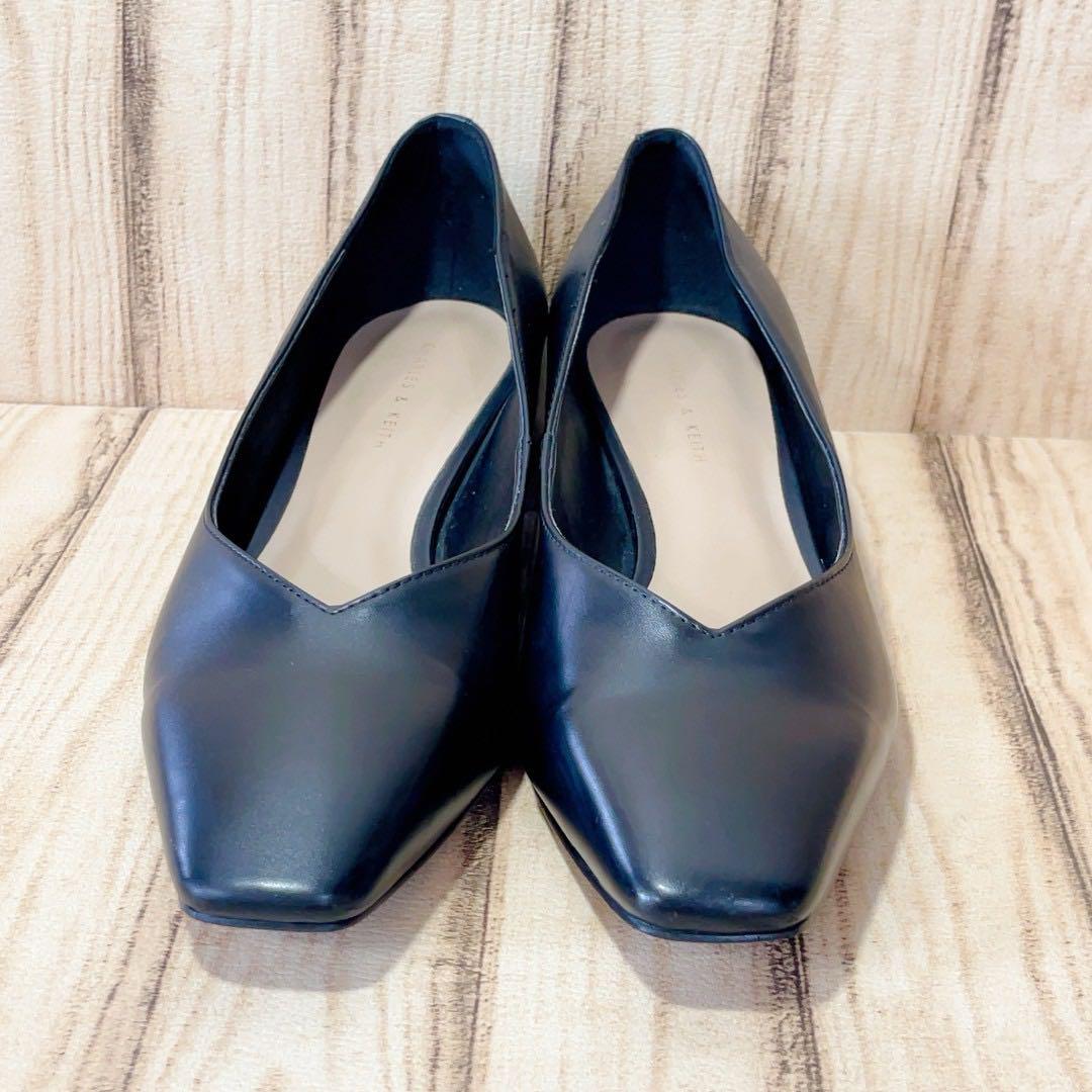 美品 チャールズ&キース Vカット スクエアトゥ 黒 レザー パンプス 23cm