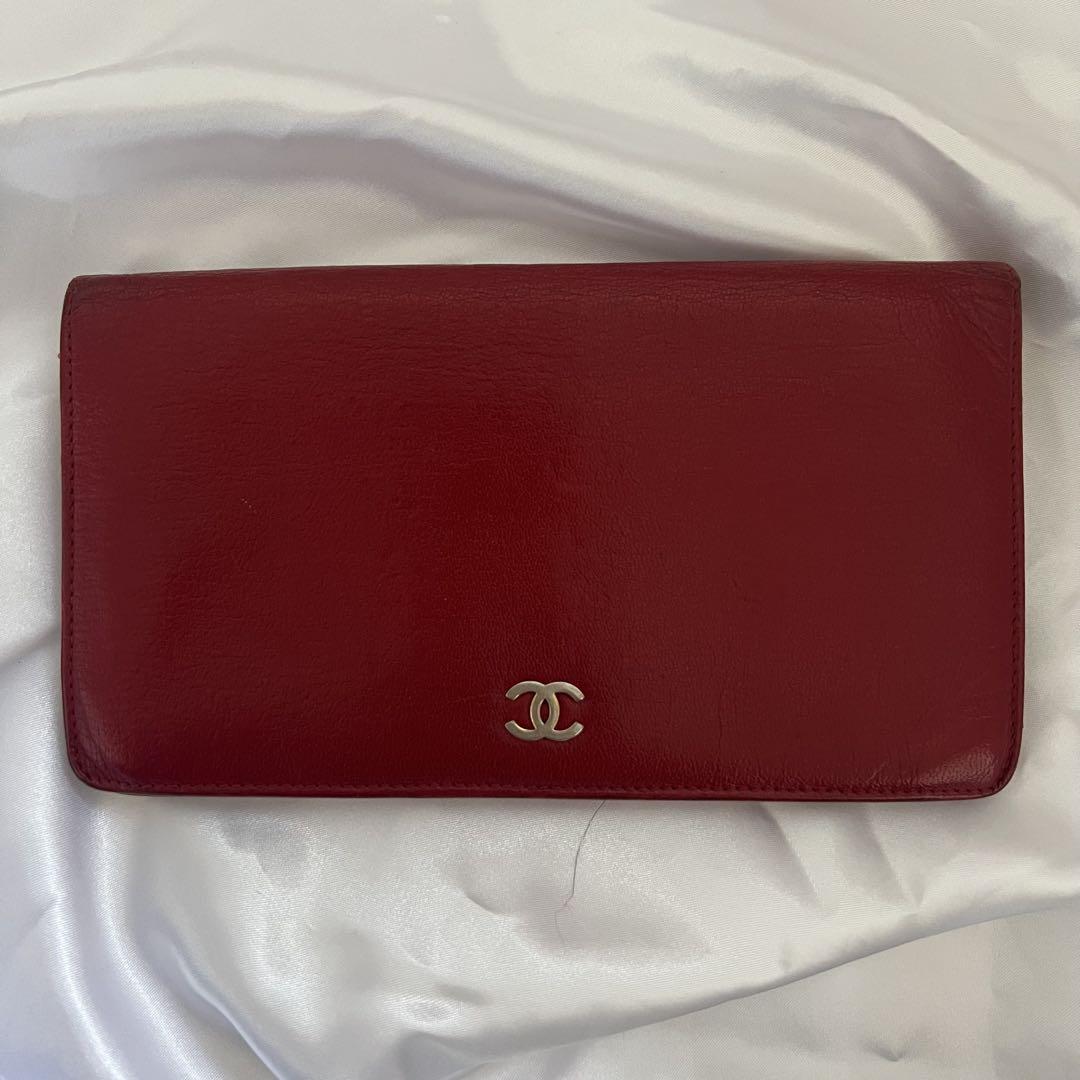 ひ*ろ様 CHANEL レッド 二つ折り財布 CHANEL 二つ折り財布 デカココマーク キャビアスキン レッド