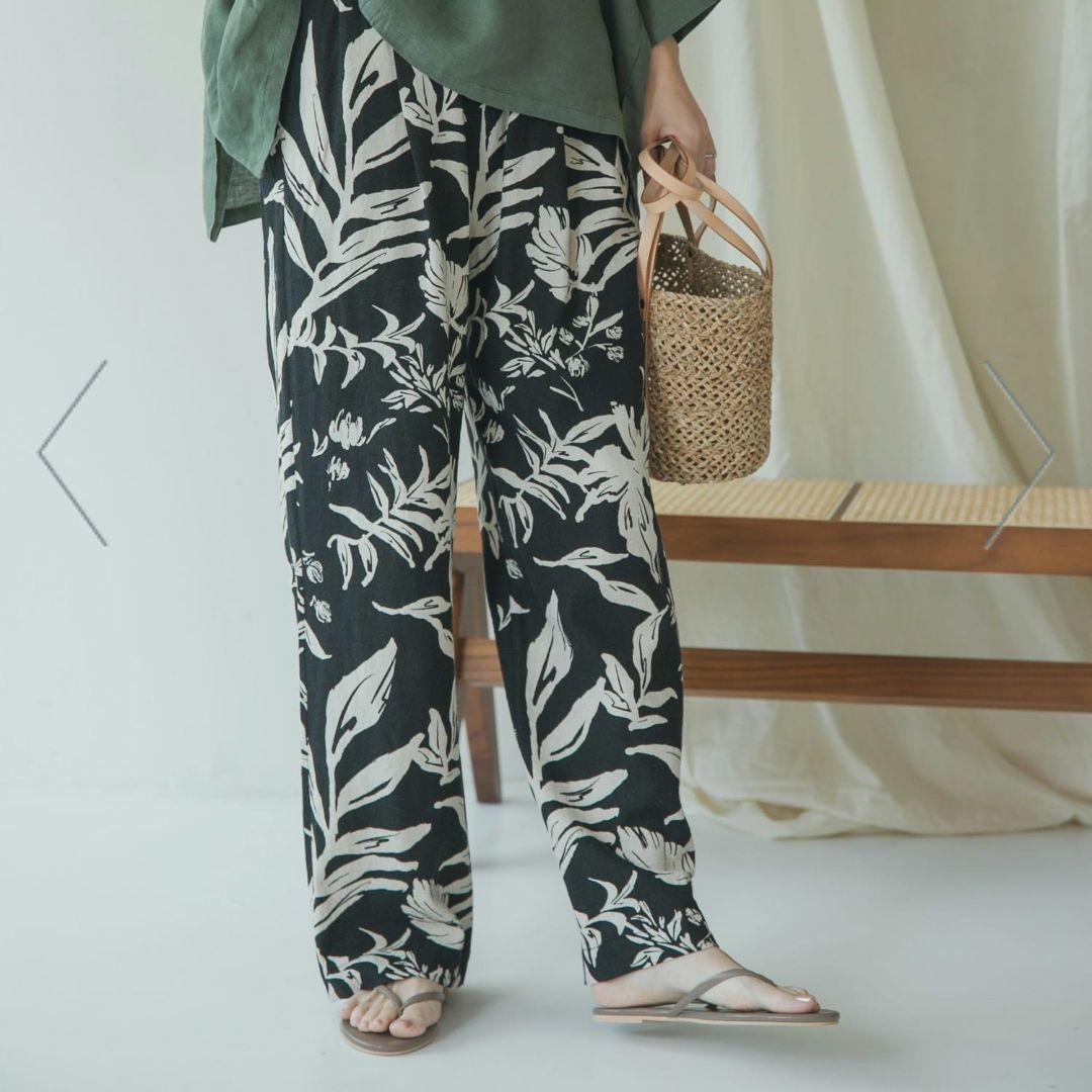美品  DOORS リネンレーヨンリーフプリントパンツ