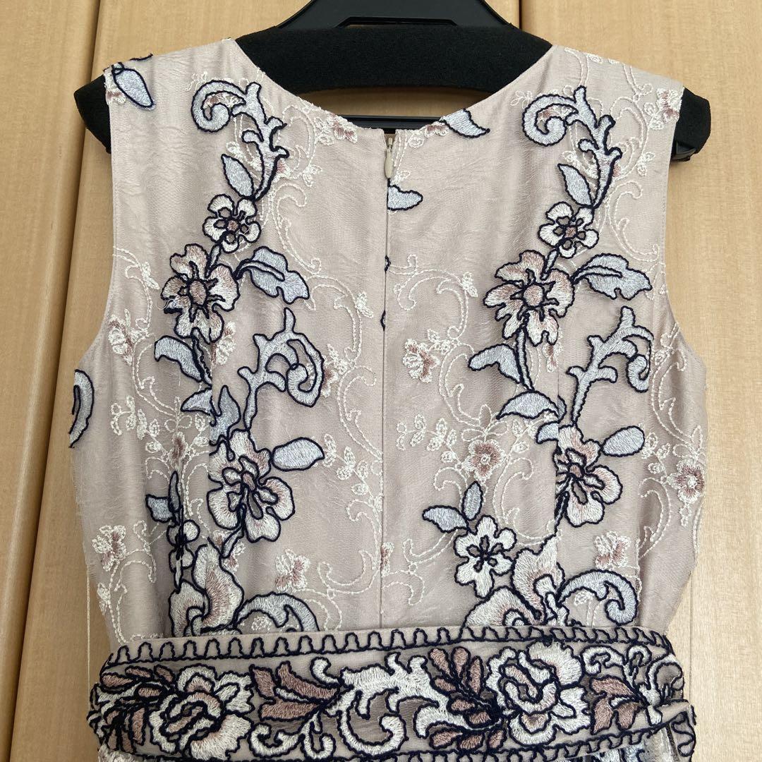 GRACE CONTINENTAL 刺繍ノースリーブワンピース ベージュゴールド GRACE CONTINENTAL 刺繍ノースリーブワンピース ベージュゴールド