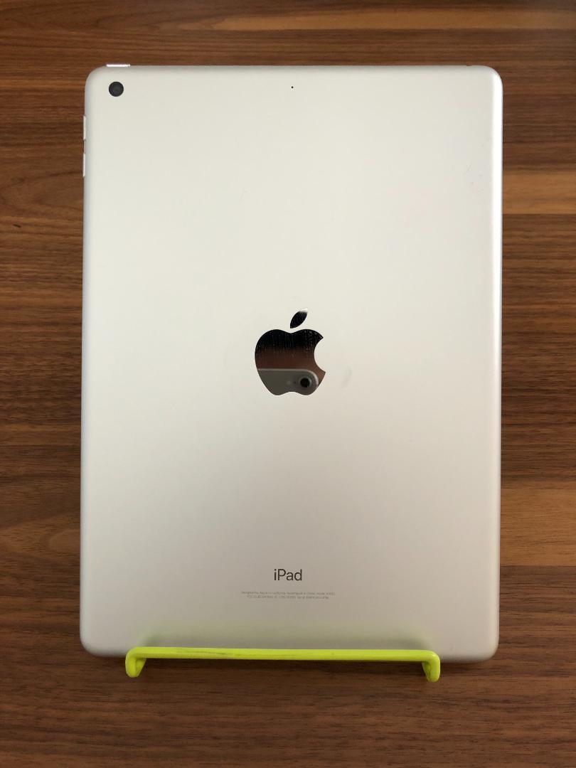 【美品】iPad 第6世代 32GB 9.7インチ ムスビー｜【9.7インチ】iPad 第6世代 32GB ゴールド 電池89