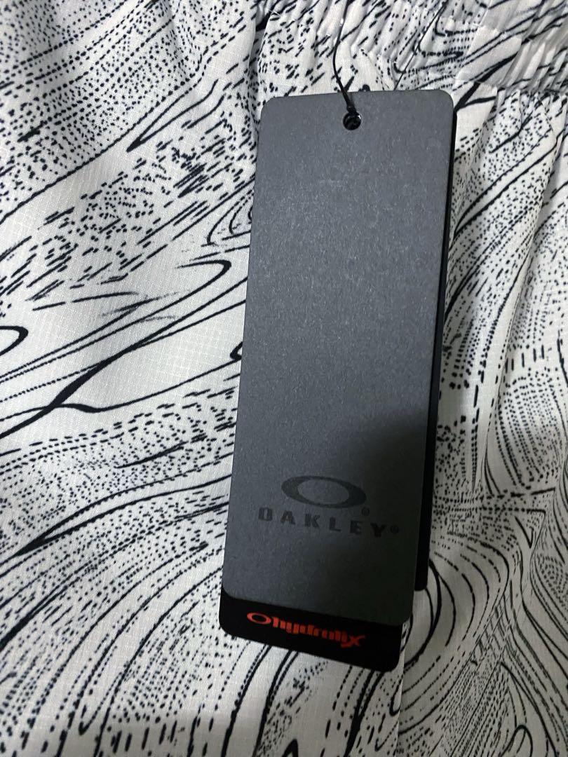 新品　OAKLEY メンズXL ハーフパンツ　総柄　グラフィック　バスパン