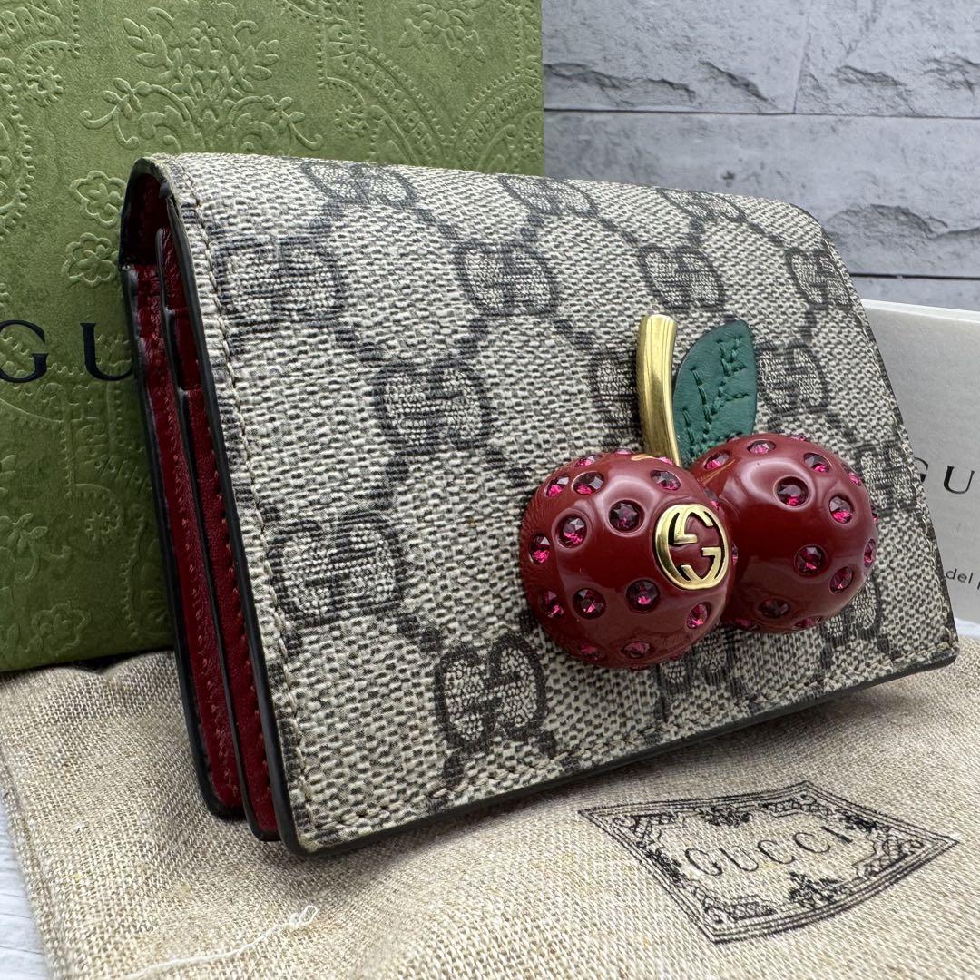 メーカー インターロッキング GUCCI 美品】 GG PVC 二つ折り財布 チェリー 小物