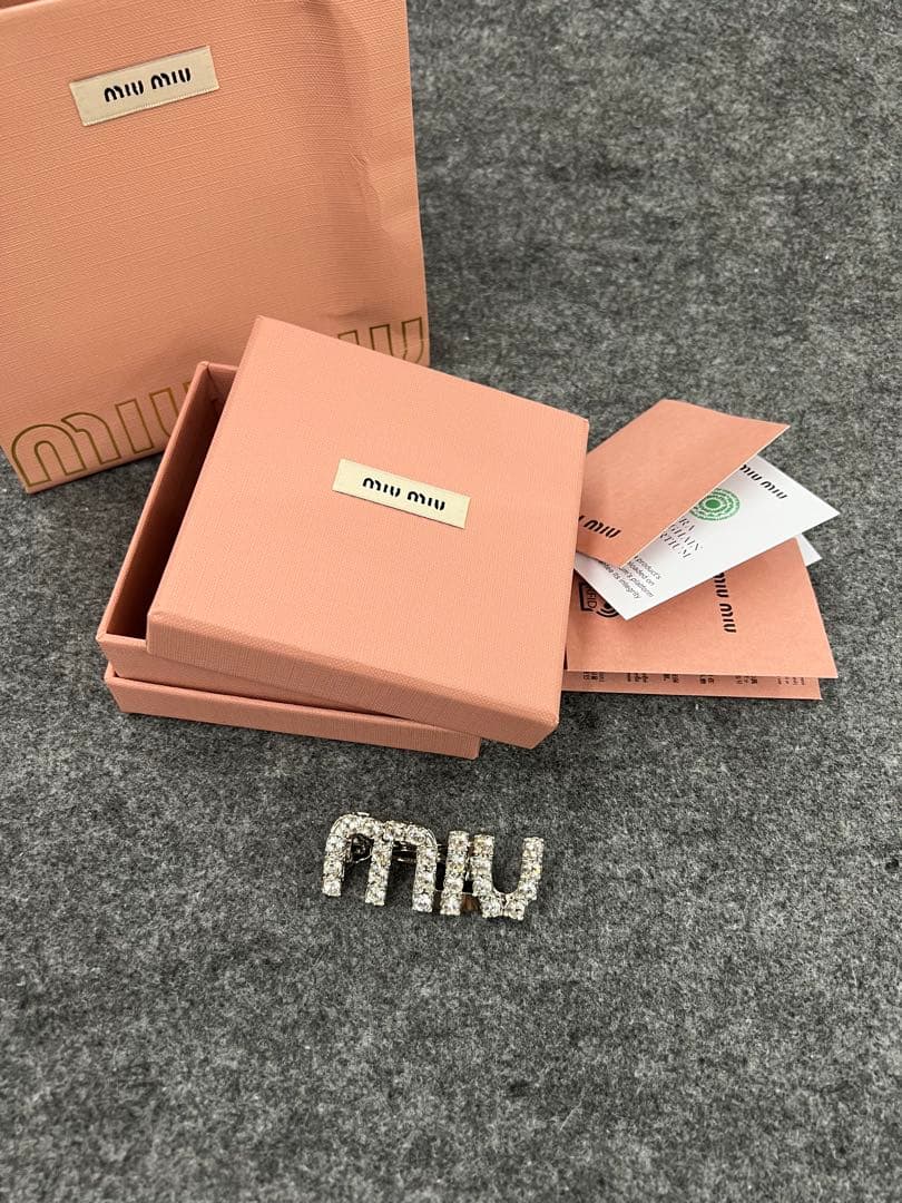 ミュウミュウ クリスタル ロゴ ヘアクリップ バレッタ シルバーMIU MIU