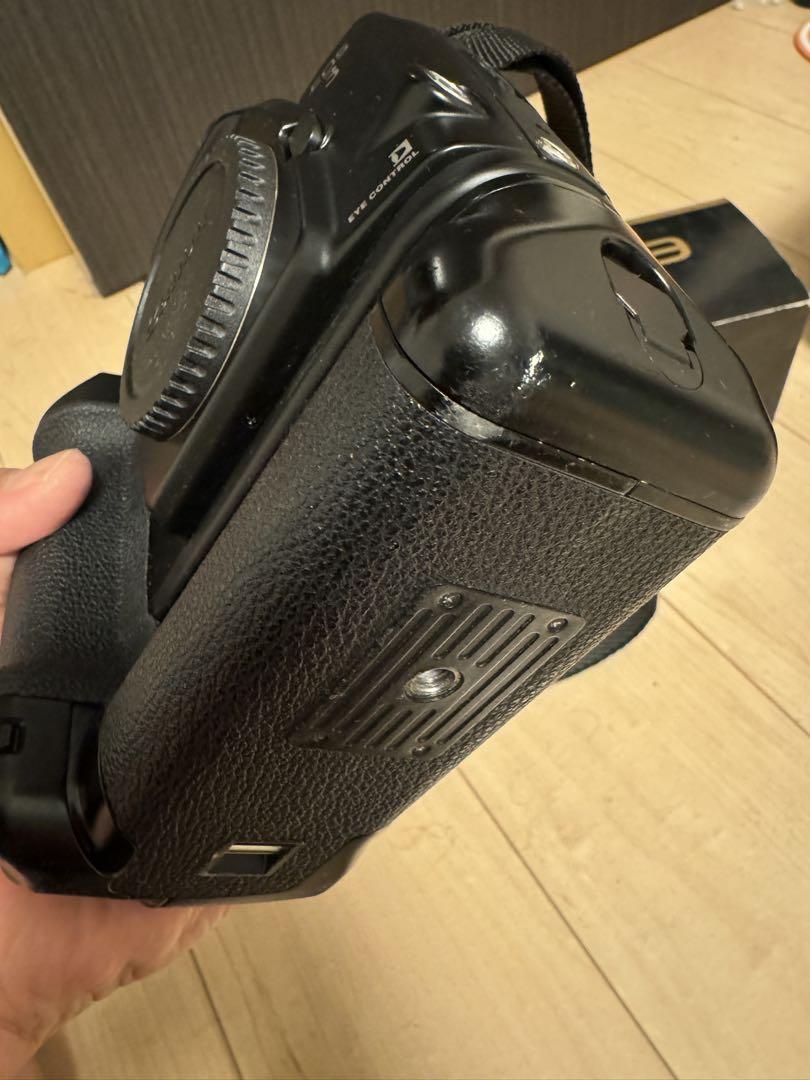 キャノン　フィルム一眼レフカメラ　CANON EOS 3 ＋ PB-E2 セット