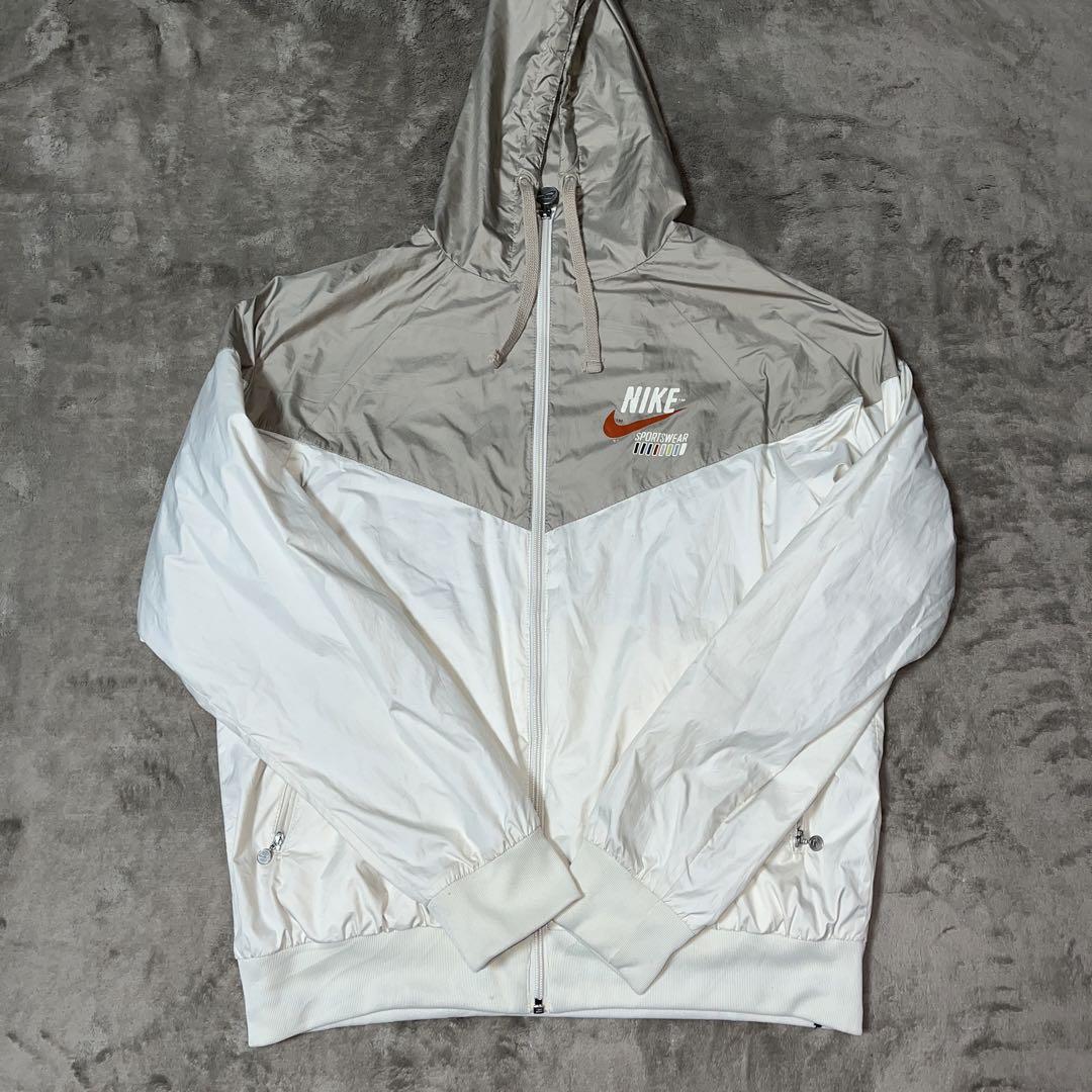 希少品　Nike フード付きナイロンジャケット ドローコード付き　　値下げ交渉可