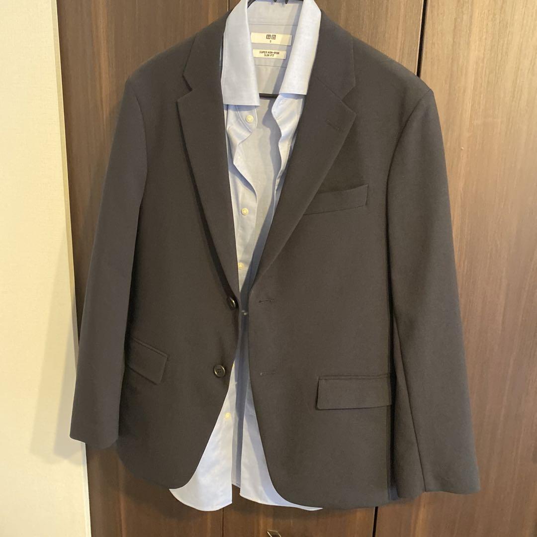 UNIQLO 感動ジャケットパンツセット黒
水色シャツ 付き　スリムフィット