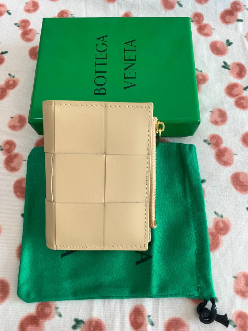 早い者勝ち☆BOTTEGA VENETA 二つ折り財布 ベージュ