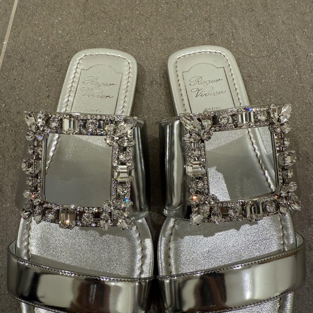 Roger Vivier ビジュー付きシルバーサンダル