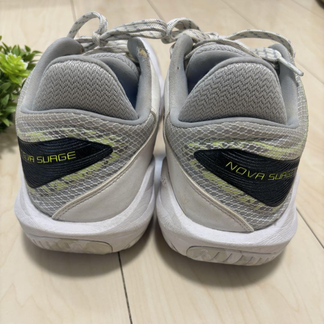 アシックス　NOVA SURGE LOW　ノヴァサージ ロー