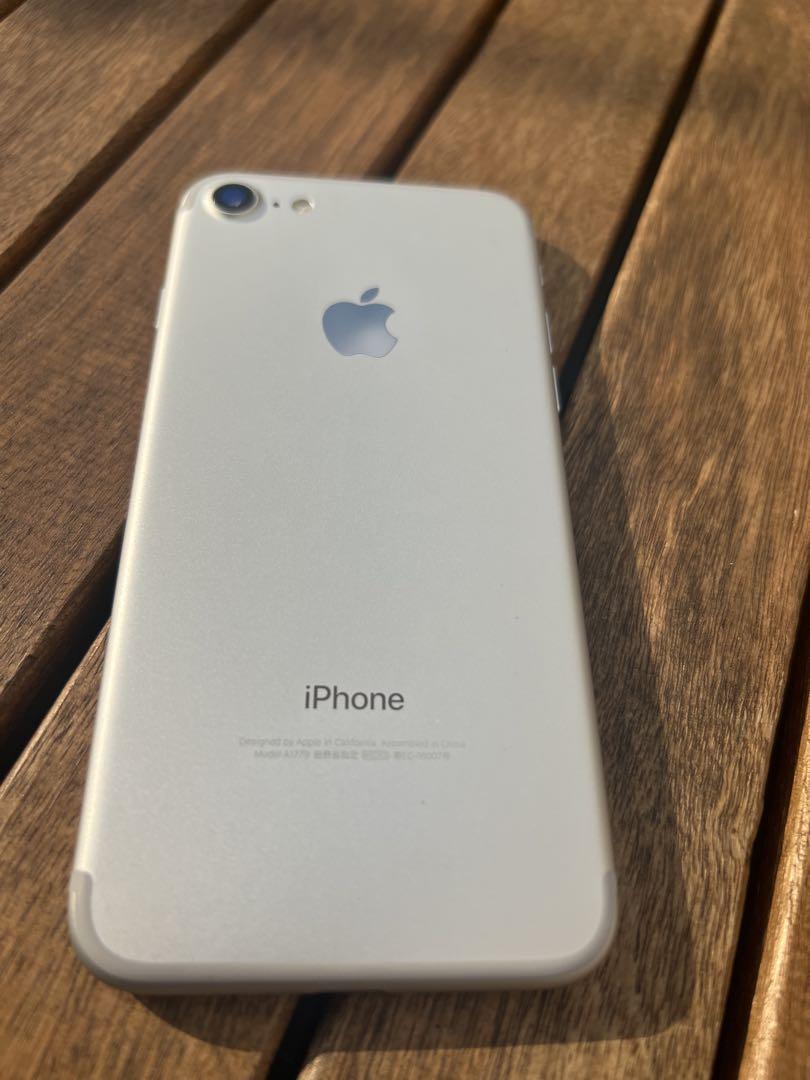 Apple iPhone 7 SIMフリー32G シルバー 本体