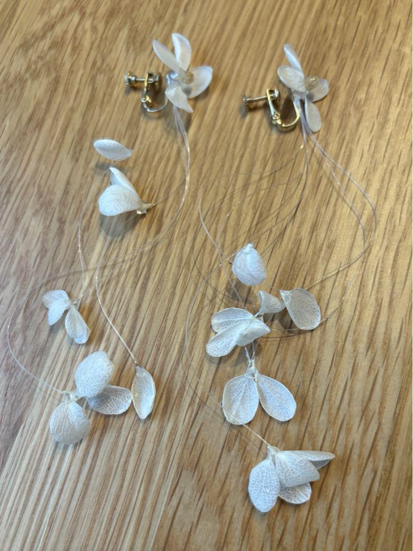 かすみ草カローラピアス | liqui