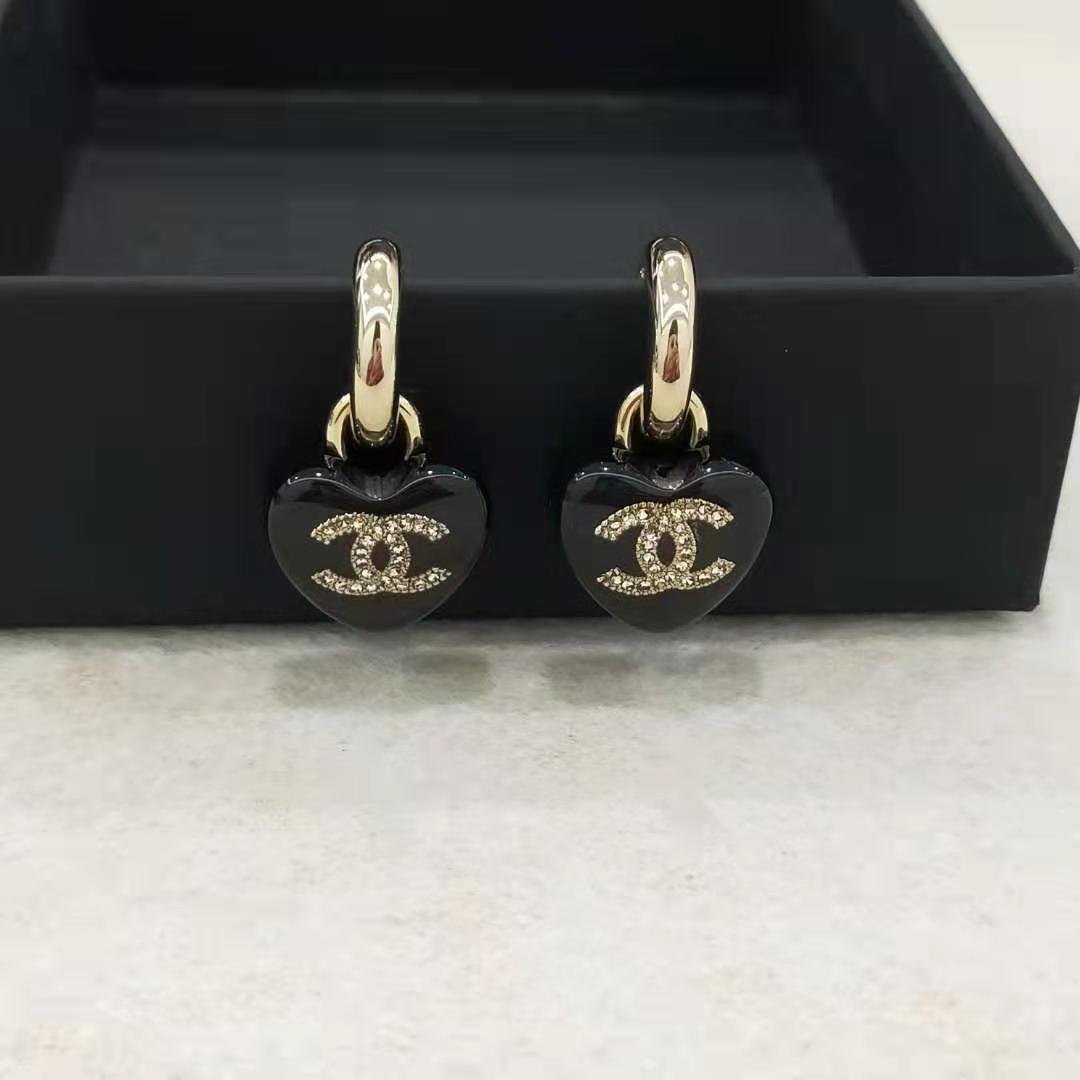 CHANEL ハート型ピアス CHANEL ハート型ピアス