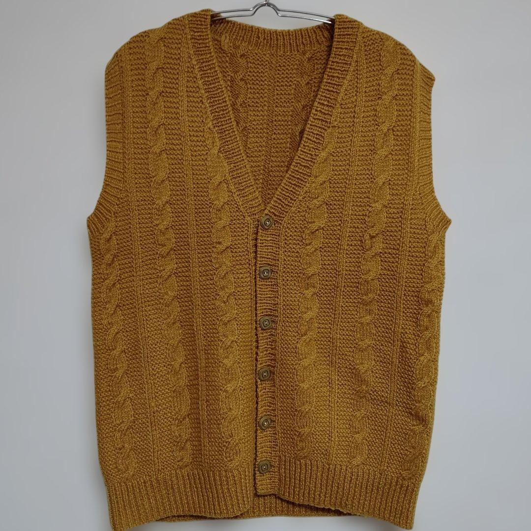 手編みメンズ　マスタード ケーブルニット Vネック ベスト　XL