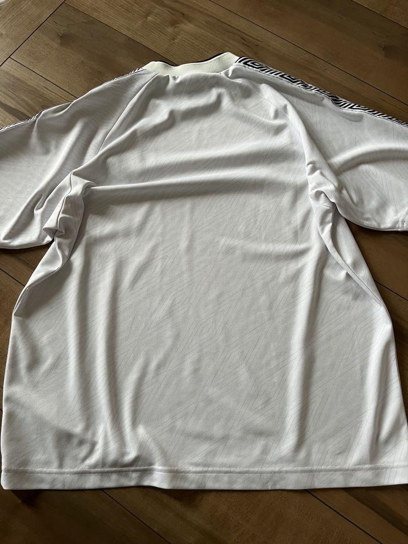 UMBRO ホワイト 半袖Tシャツ - メルカリ