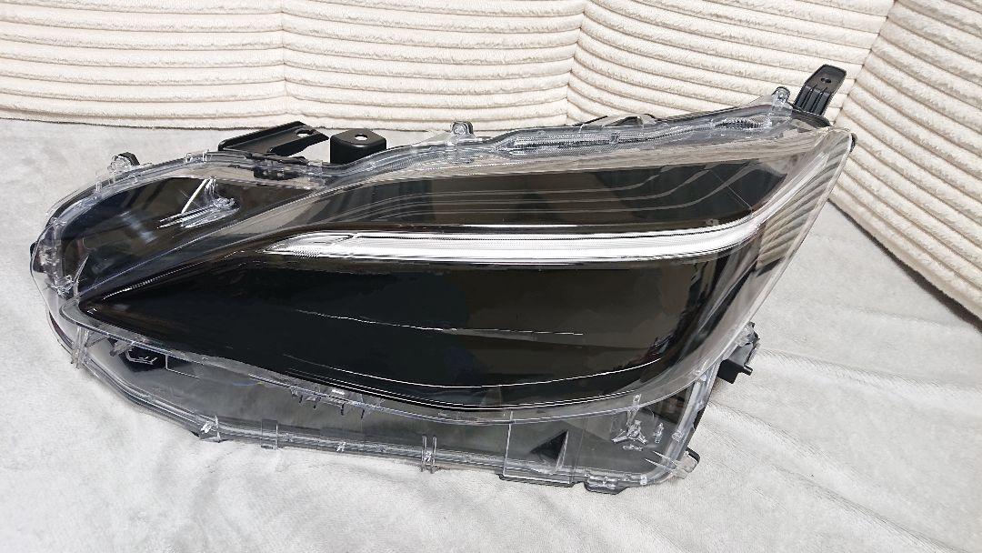 トヨタ ヤリスクロス ヘッドランプASSY LH