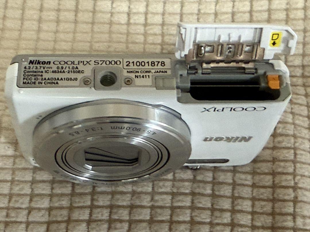 Nikon COOLPIX S7000 20倍光学ズーム コンパクトデジカメ白