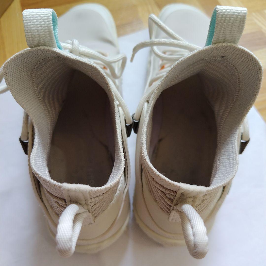 ヴィヴォ ベアフット マグナライト WR SG L EU40 OAT MILK ヴィヴォ ベアフット マグナライト WR SG L EU40 OAT MILK