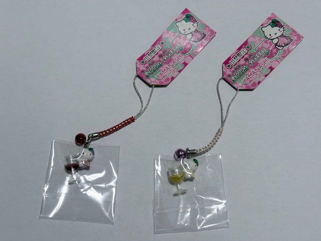 ハローキティ 山梨限定 赤ワイン白ワイン ストラップ 根付 2個