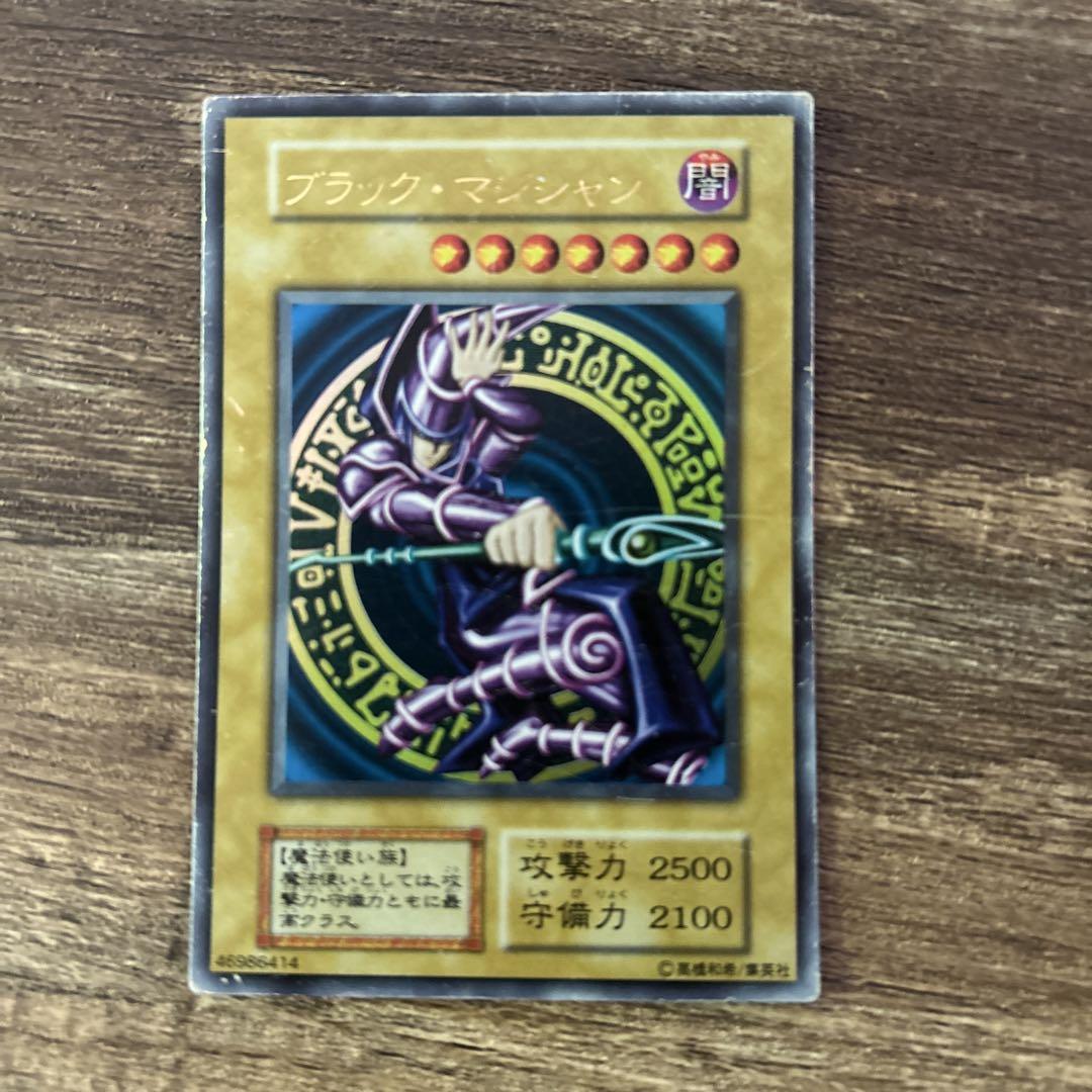 ブラック・マジシャン 初期　ウルトラ　(遊戯王) Amazon.co.jp: 遊戯王OCG ブラック・マジシャン 初期無印