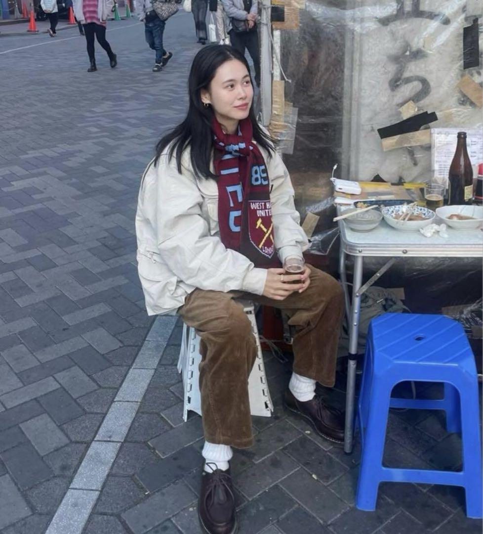 ウエストハム サッカーマフラー West Ham 現地購入 ユーロ 欧州製 | フリマアプリ ラクマ