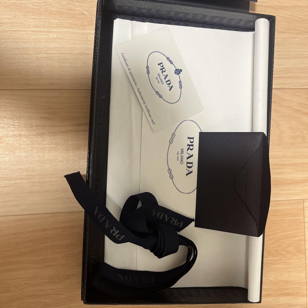 PRADA ブラック チェーンウォレット財布
