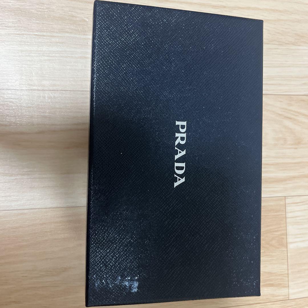 PRADA ブラック チェーンウォレット財布
