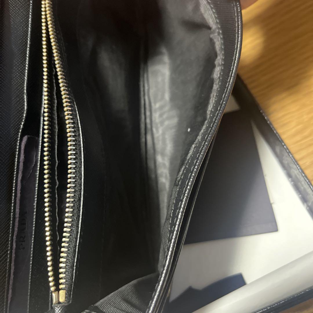 PRADA ブラック チェーンウォレット財布