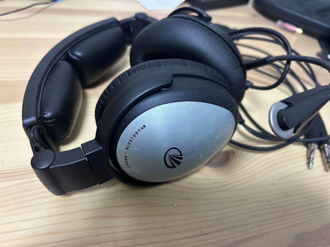 LIGHTSPEED SIERRA 小型機用ヘッドセット(ケース付き) Sierra® ANR Headset - Lightspeed Aviation